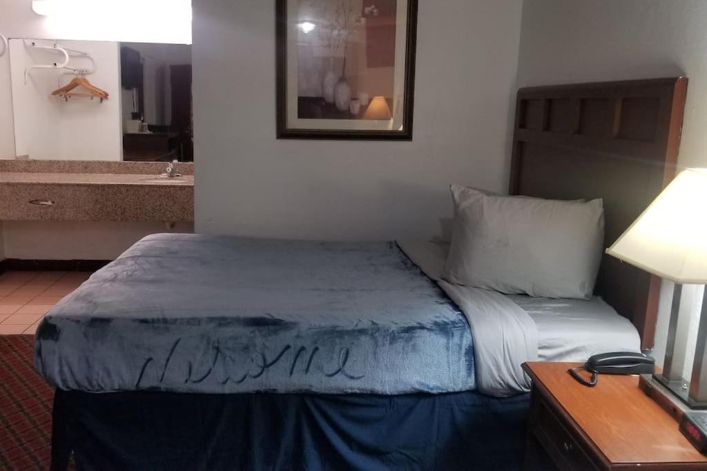Osu King Bed Hotel Room 109 Wi-Fi Booking ستيلووتر المظهر الخارجي الصورة